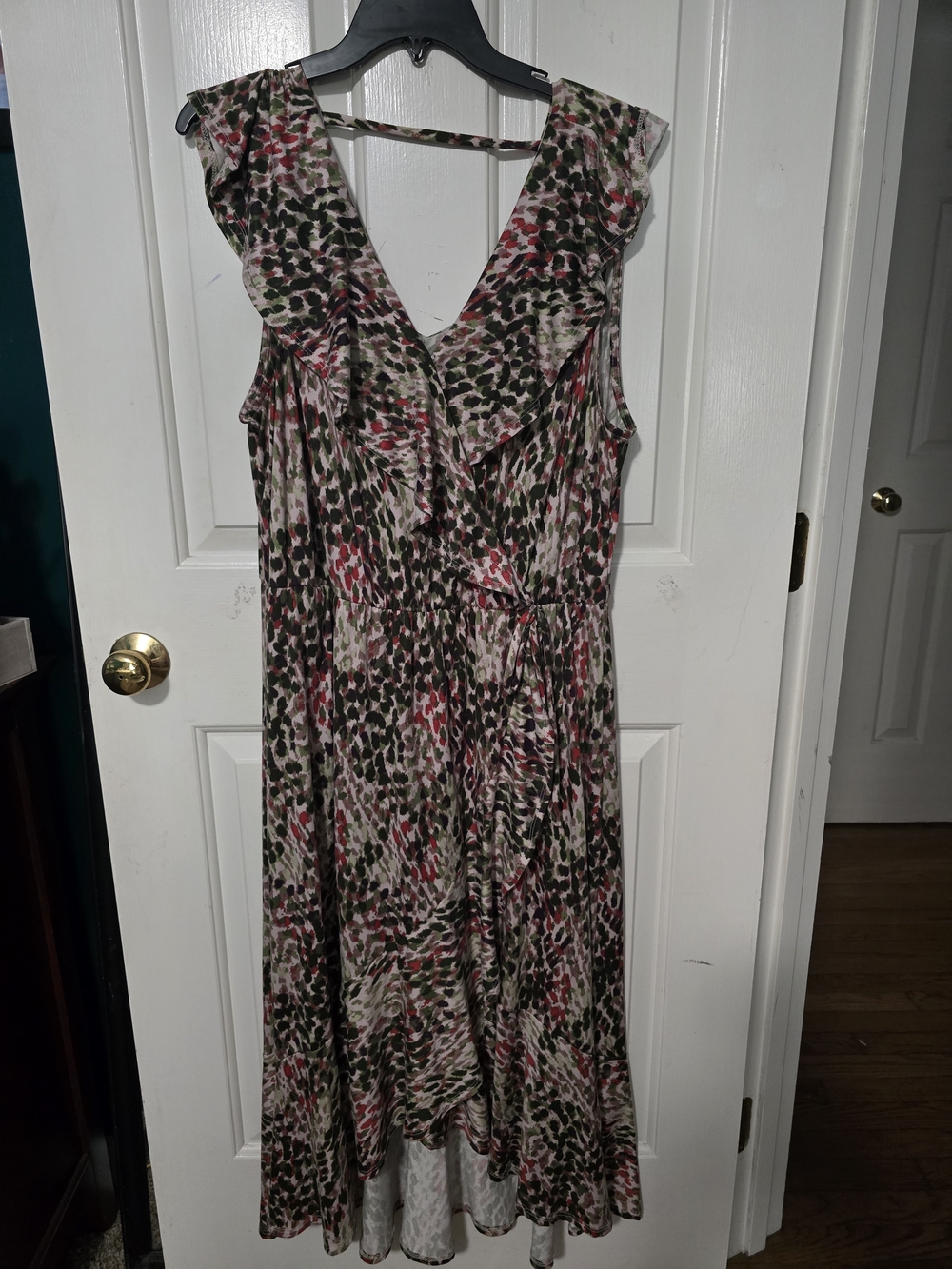 Nine Britton Sleeveless Ruffle V-Neck Midi Dress in Olive and Pink